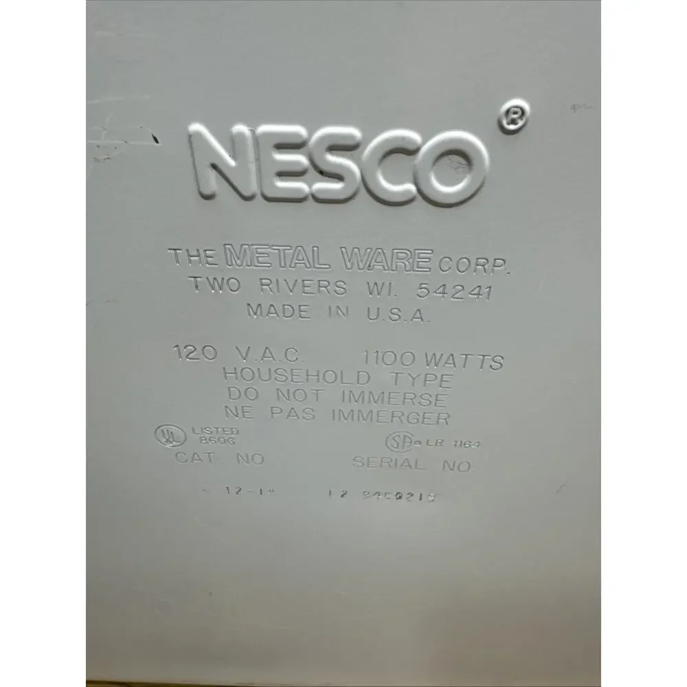 Vintage NESCO 12 Quart Roaster Oven With 4 Pc Buffet Server Bake Kit.